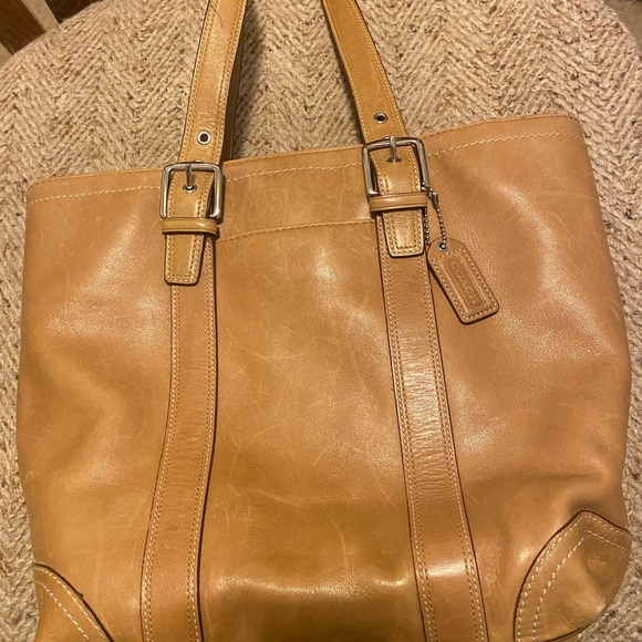 Coach authentic leather purse used very little, like new inside and outside. - Picture 3 of 15